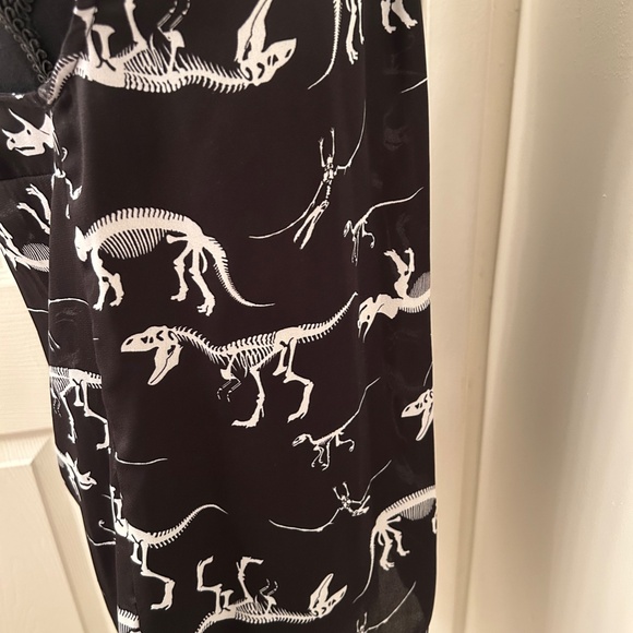 ModCloth Black and White Dinosaur Pattern Sleeveless Collared Blouse Size Medium - Picture 7 of 9